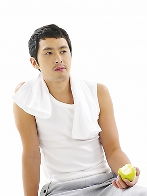포토 JPG 스튜디오촬영 라이프스타일 웰빙 남자 음식 러닝셔츠 다이어트 과일 부분 아침 건강 한명 사람 상반신 20대 성인 수건 민소매 한국인 속옷 사과 출근준비 풋사과 아오리사과 남자만 남자한명만 성인남자만 청년만 청년남자만 청년남자한명만 성인한명만 성인남자한명만 성인만 국내포토 주간 1 옷 셔츠 상의 실내 동양인 청년 생활 위생용품 출근 파일형식
