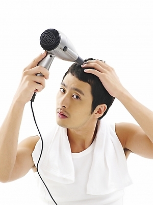 포토 JPG 스튜디오촬영 라이프스타일 남자 러닝셔츠 부분 아침 건조 한명 사람 상반신 20대 성인 수건 민소매 뷰티 한국인 속옷 드라이어 출근준비 머리손질 남자만 남자한명만 성인남자만 청년만 청년남자만 청년남자한명만 성인한명만 성인남자한명만 성인만 소형가전제품 국내포토 주간 1 옷 셔츠 상의 실내 동양인 청년 생활 위생용품 가전제품 미용용품 출근 파일형식