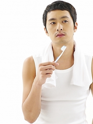 포토 JPG 스튜디오촬영 라이프스타일 남자 러닝셔츠 부분 아침 한명 사람 상반신 20대 성인 수건 민소매 뷰티 한국인 양치 칫솔 속옷 출근준비 남자만 남자한명만 성인남자만 청년만 청년남자만 청년남자한명만 성인한명만 성인남자한명만 성인만 국내포토 주간 1 옷 셔츠 상의 실내 동양인 청년 생활 위생용품 청결 출근 파일형식