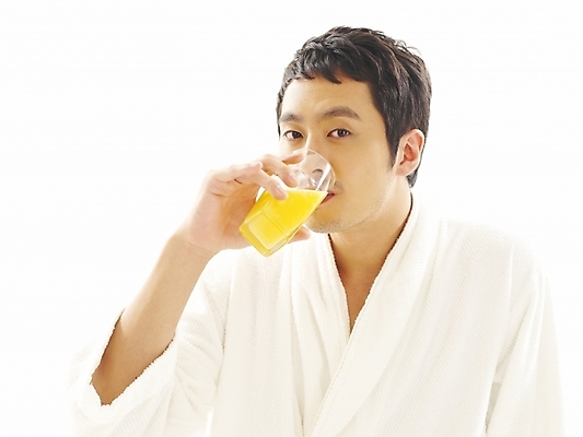 포토 JPG 스튜디오촬영 라이프스타일 웰빙 남자 음료 부분 아침 잔 건강 한명 사람 상반신 20대 성인 주스 한국인 목욕가운 출근준비 남자만 남자한명만 성인남자만 청년만 청년남자만 청년남자한명만 성인한명만 성인남자한명만 성인만 국내포토 주간 1 식기 실내 동양인 청년 생활 가운 출근 파일형식