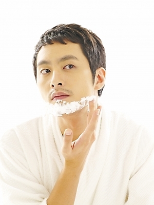 포토 JPG 스튜디오촬영 라이프스타일 남자 부분 아침 한명 사람 상반신 20대 성인 뷰티 한국인 목욕가운 출근준비 면도 면도크림 남자만 남자한명만 성인남자만 청년만 청년남자만 청년남자한명만 성인한명만 성인남자한명만 성인만 그루밍족 국내포토 주간 1 모션 실내 동양인 청년 생활 위생용품 가운 출근 파일형식