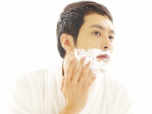 포토 JPG 스튜디오촬영 라이프스타일 남자 부분 아침 한명 사람 상반신 20대 성인 뷰티 한국인 목욕가운 출근준비 면도 면도크림 남자만 남자한명만 성인남자만 청년만 청년남자만 청년남자한명만 성인한명만 성인남자한명만 성인만 국내포토 주간 1 모션 실내 동양인 청년 생활 위생용품 가운 출근 파일형식