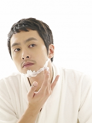 포토 JPG 스튜디오촬영 라이프스타일 남자 부분 아침 한명 사람 상반신 20대 성인 뷰티 한국인 목욕가운 출근준비 면도 면도크림 남자만 남자한명만 성인남자만 청년만 청년남자만 청년남자한명만 성인한명만 성인남자한명만 성인만 그루밍족 국내포토 주간 1 모션 실내 동양인 청년 생활 위생용품 가운 출근 파일형식