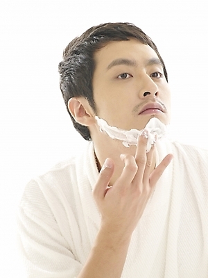 포토 JPG 스튜디오촬영 라이프스타일 남자 부분 아침 한명 사람 상반신 20대 성인 뷰티 한국인 목욕가운 출근준비 면도 면도크림 남자만 남자한명만 성인남자만 청년만 청년남자만 청년남자한명만 성인한명만 성인남자한명만 성인만 그루밍족 국내포토 주간 1 모션 실내 동양인 청년 생활 위생용품 가운 출근 파일형식