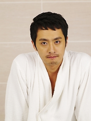 포토 JPG 라이프스타일 남자 부분 아침 실내 한명 사람 상반신 20대 성인 뷰티 한국인 욕실 목욕가운 화장실 출근준비 남자만 남자한명만 성인남자만 청년만 청년남자만 청년남자한명만 성인한명만 성인남자한명만 성인만 국내포토 주간 1 동양인 청년 내부 생활 가운 출근 파일형식