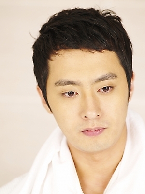 포토 JPG 라이프스타일 남자 얼굴 부분 아침 실내 한명 사람 상반신 20대 성인 신체부위 뷰티 한국인 욕실 목욕가운 화장실 출근준비 남자만 남자한명만 성인남자만 청년만 청년남자만 청년남자한명만 성인한명만 성인남자한명만 성인만 국내포토 주간 1 동양인 청년 내부 생활 가운 출근 파일형식