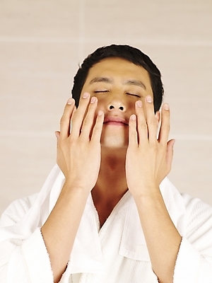 포토 JPG 라이프스타일 남자 부분 아침 실내 한명 사람 상반신 20대 성인 뷰티 한국인 욕실 목욕가운 세수 피부관리 화장실 출근준비 스킨케어 남자만 남자한명만 성인남자만 청년만 청년남자만 청년남자한명만 성인한명만 성인남자한명만 성인만 국내포토 주간 1 동양인 청년 내부 생활 청결 가운 출근 파일형식