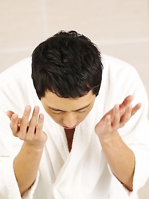 포토 JPG 라이프스타일 남자 부분 아침 실내 한명 사람 상반신 20대 성인 뷰티 한국인 욕실 목욕가운 세수 피부관리 화장실 출근준비 스킨케어 남자만 남자한명만 성인남자만 청년만 청년남자만 청년남자한명만 성인한명만 성인남자한명만 성인만 국내포토 주간 1 동양인 청년 내부 생활 청결 가운 출근 파일형식