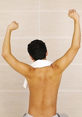 포토 JPG 라이프스타일 웰빙 남자 부분 실내 건강 한명 사람 상반신 20대 성인 뒷모습 수건 헬스 욕실 화장실 남자만 남자한명만 성인남자만 청년만 청년남자만 청년남자한명만 성인한명만 성인남자한명만 성인만 국내포토 1 뷰포인트 청년 내부 생활 위생용품 운동 파일형식