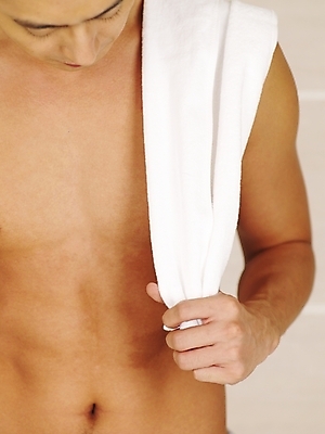 포토 JPG 라이프스타일 웰빙 남자 부분 실내 건강 한명 사람 상반신 20대 성인 수건 헬스 한국인 욕실 화장실 남자만 남자한명만 성인남자만 청년만 청년남자만 청년남자한명만 성인한명만 성인남자한명만 성인만 국내포토 1 동양인 청년 내부 생활 위생용품 운동 파일형식