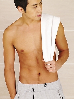 포토 JPG 라이프스타일 웰빙 남자 부분 실내 건강 한명 사람 상반신 20대 성인 운동복 수건 헬스 한국인 욕실 화장실 남자만 남자한명만 성인남자만 청년만 청년남자만 청년남자한명만 성인한명만 성인남자한명만 성인만 국내포토 1 옷 동양인 청년 내부 생활 위생용품 운동 파일형식