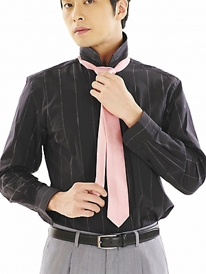 포토 JPG 스튜디오촬영 모델 라이프스타일 패션 남자 와이셔츠 부분 넥타이 한명 사람 정장 상반신 20대 성인 한국인 비즈니스맨 남성복 출근준비 남자만 남자한명만 성인남자만 청년만 청년남자만 청년남자한명만 성인한명만 성인남자한명만 성인만 국내포토 1 잡화 옷 셔츠 비즈니스 실내 동양인 청년 생활 직장인 출근 파일형식