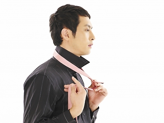 포토 JPG 스튜디오촬영 모델 라이프스타일 패션 남자 와이셔츠 부분 넥타이 한명 사람 정장 상반신 20대 성인 한국인 비즈니스맨 남성복 출근준비 남자만 남자한명만 성인남자만 청년만 청년남자만 청년남자한명만 성인한명만 성인남자한명만 성인만 국내포토 1 잡화 옷 셔츠 비즈니스 실내 동양인 청년 생활 직장인 출근 파일형식