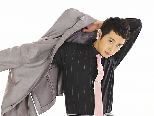 포토 JPG 스튜디오촬영 모델 라이프스타일 패션 남자 부분 한명 사람 정장 상반신 20대 성인 옆모습 한국인 비즈니스맨 남성복 출근준비 남자만 남자한명만 성인남자만 청년만 청년남자만 청년남자한명만 성인한명만 성인남자한명만 성인만 국내포토 1 옷 뷰포인트 비즈니스 실내 동양인 청년 생활 직장인 출근 파일형식