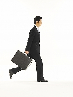 포토 JPG 스튜디오촬영 전신 모델 직업 남자 포즈 서류가방 가방 비즈니스 한명 누끼 사람 정장 20대 성인 청춘 한국인 직장인 사무원 비즈니스맨 기밀가방 남자만 남자한명만 성인남자만 청년만 청년남자만 청년남자한명만 성인한명만 성인남자한명만 성인만 국내포토 1 잡화 옷 컨셉 실내 동양인 청년 파일형식