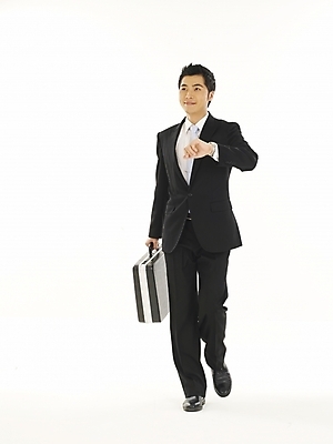 포토 JPG 스튜디오촬영 전신 모델 직업 남자 포즈 서류가방 가방 비즈니스 한명 누끼 사람 정장 20대 성인 청춘 한국인 직장인 사무원 비즈니스맨 기밀가방 남자만 남자한명만 성인남자만 청년만 청년남자만 청년남자한명만 성인한명만 성인남자한명만 성인만 국내포토 1 잡화 옷 컨셉 실내 동양인 청년 파일형식