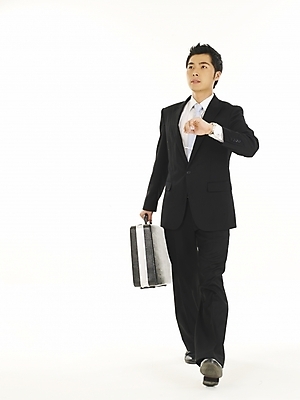 포토 JPG 스튜디오촬영 모델 직업 남자 포즈 서류가방 가방 비즈니스 부분 한명 누끼 사람 정장 상반신 20대 성인 청춘 한국인 직장인 사무원 비즈니스맨 기밀가방 남자만 남자한명만 성인남자만 청년만 청년남자만 청년남자한명만 성인한명만 성인남자한명만 성인만 국내포토 1 잡화 옷 컨셉 실내 동양인 청년 파일형식