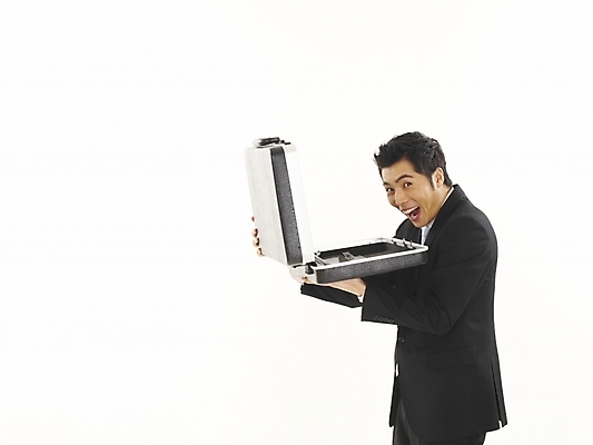 포토 JPG 스튜디오촬영 모델 직업 남자 포즈 서류가방 가방 비즈니스 부분 한명 누끼 사람 정장 상반신 20대 성인 청춘 한국인 직장인 사무원 비즈니스맨 돈가방 기밀가방 남자만 남자한명만 성인남자만 청년만 청년남자만 청년남자한명만 성인한명만 성인남자한명만 성인만 국내포토 1 잡화 옷 컨셉 실내 동양인 청년 파일형식