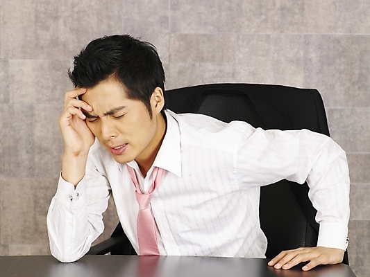 포토 JPG 모델 직업 남자 포즈 와이셔츠 회사 비즈니스 부분 탁자 스트레스 실내 피곤 한명 사람 상반신 20대 성인 청춘 사무실 한국인 직장인 사무원 비즈니스맨 책상 남자만 남자한명만 성인남자만 청년만 청년남자만 청년남자한명만 성인한명만 성인남자한명만 성인만 국내포토 1 가구 컨셉 셔츠 동양인 청년 내부 파일형식