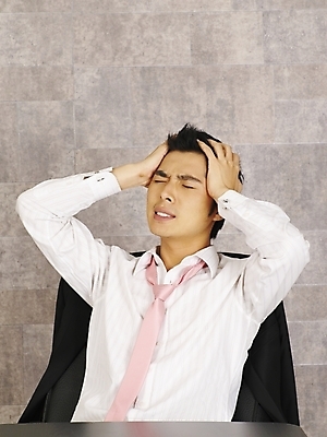 포토 JPG 모델 직업 남자 포즈 와이셔츠 회사 비즈니스 부분 탁자 스트레스 실내 피곤 한명 사람 상반신 20대 성인 청춘 사무실 한국인 직장인 사무원 비즈니스맨 책상 남자만 남자한명만 성인남자만 청년만 청년남자만 청년남자한명만 성인한명만 성인남자한명만 성인만 국내포토 1 가구 컨셉 셔츠 동양인 청년 내부 파일형식