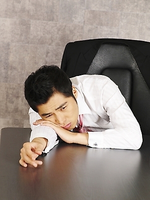 포토 JPG 모델 직업 남자 포즈 와이셔츠 회사 비즈니스 부분 탁자 스트레스 실내 피곤 한명 사람 상반신 20대 성인 청춘 사무실 한국인 직장인 사무원 비즈니스맨 책상 남자만 남자한명만 성인남자만 청년만 청년남자만 청년남자한명만 성인한명만 성인남자한명만 성인만 국내포토 1 가구 컨셉 셔츠 동양인 청년 내부 파일형식