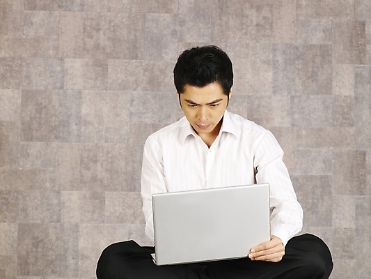 포토 JPG 전신 모델 직업 남자 포즈 와이셔츠 회사 비즈니스 탁자 실내 한명 사람 20대 성인 노트북 컴퓨터 청춘 사무실 한국인 직장인 사무원 비즈니스맨 책상 남자만 남자한명만 성인남자만 청년만 청년남자만 청년남자한명만 성인한명만 성인남자한명만 성인만 국내포토 1 가구 컨셉 셔츠 동양인 청년 내부 전자제품 파일형식