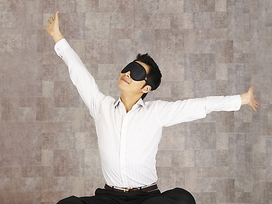 포토 JPG 모델 직업 남자 포즈 와이셔츠 회사 비즈니스 부분 휴식 실내 피곤 한명 사람 상반신 20대 성인 청춘 사무실 한국인 잠 직장인 사무원 비즈니스맨 수면 수면안대 안대 남자만 남자한명만 성인남자만 청년만 청년남자만 청년남자한명만 성인한명만 성인남자한명만 성인만 국내포토 1 컨셉 셔츠 동양인 청년 내부 물 파일형식