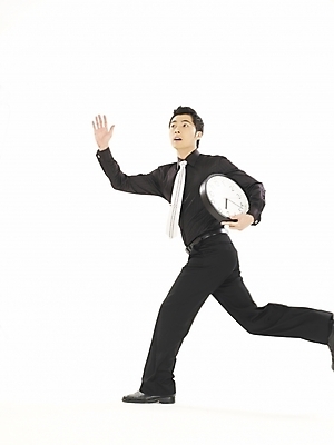 포토 JPG 스튜디오촬영 전신 모델 직업 남자 시계 포즈 와이셔츠 비즈니스 한명 누끼 사람 20대 성인 청춘 한국인 직장인 사무원 비즈니스맨 벽시계 바쁨 남자만 남자한명만 성인남자만 청년만 청년남자만 청년남자한명만 성인한명만 성인남자한명만 성인만 국내포토 1 컨셉 셔츠 실내 동양인 청년 파일형식