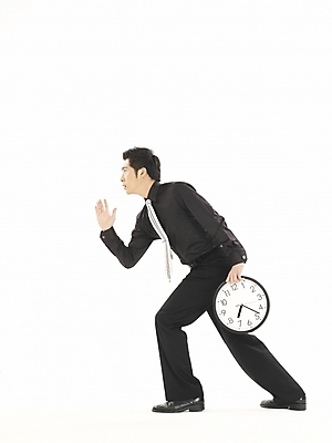 포토 JPG 스튜디오촬영 전신 모델 직업 남자 시계 포즈 와이셔츠 비즈니스 한명 누끼 사람 20대 성인 청춘 한국인 직장인 사무원 비즈니스맨 벽시계 바쁨 남자만 남자한명만 성인남자만 청년만 청년남자만 청년남자한명만 성인한명만 성인남자한명만 성인만 국내포토 1 컨셉 셔츠 실내 동양인 청년 파일형식