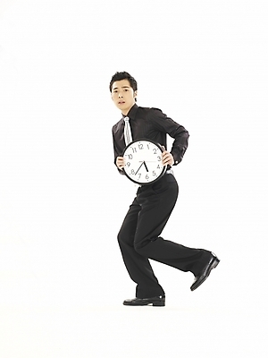 포토 JPG 스튜디오촬영 전신 모델 직업 남자 시계 포즈 와이셔츠 비즈니스 한명 누끼 사람 20대 성인 청춘 한국인 직장인 사무원 비즈니스맨 벽시계 바쁨 남자만 남자한명만 성인남자만 청년만 청년남자만 청년남자한명만 성인한명만 성인남자한명만 성인만 국내포토 1 컨셉 셔츠 실내 동양인 청년 파일형식
