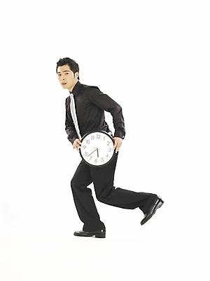 포토 JPG 스튜디오촬영 전신 모델 직업 남자 시계 포즈 와이셔츠 비즈니스 한명 누끼 사람 20대 성인 청춘 한국인 직장인 사무원 비즈니스맨 벽시계 바쁨 남자만 남자한명만 성인남자만 청년만 청년남자만 청년남자한명만 성인한명만 성인남자한명만 성인만 국내포토 1 컨셉 셔츠 실내 동양인 청년 파일형식