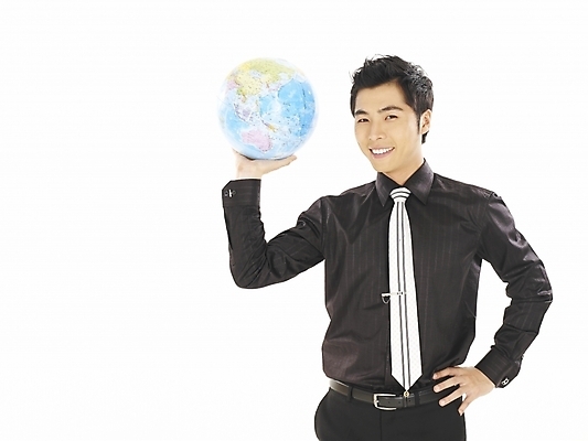 포토 JPG 스튜디오촬영 모델 직업 남자 지구 포즈 와이셔츠 비즈니스 부분 한명 누끼 사람 상반신 20대 성인 청춘 지구본 한국인 관찰 직장인 사무원 비즈니스맨 검사_조사 남자만 남자한명만 성인남자만 청년만 청년남자만 청년남자한명만 성인한명만 성인남자한명만 성인만 국내포토 1 컨셉 셔츠 모션 실내 동양인 청년 파일형식