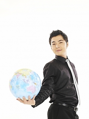 포토 JPG 스튜디오촬영 모델 직업 남자 지구 포즈 와이셔츠 비즈니스 부분 한명 누끼 사람 상반신 20대 성인 청춘 지구본 한국인 관찰 직장인 사무원 비즈니스맨 검사_조사 남자만 남자한명만 성인남자만 청년만 청년남자만 청년남자한명만 성인한명만 성인남자한명만 성인만 국내포토 1 컨셉 셔츠 모션 실내 동양인 청년 파일형식