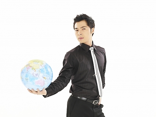 포토 JPG 스튜디오촬영 모델 직업 남자 지구 포즈 와이셔츠 비즈니스 부분 한명 누끼 사람 상반신 20대 성인 청춘 지구본 한국인 관찰 직장인 사무원 비즈니스맨 검사_조사 남자만 남자한명만 성인남자만 청년만 청년남자만 청년남자한명만 성인한명만 성인남자한명만 성인만 국내포토 1 컨셉 셔츠 모션 실내 동양인 청년 파일형식