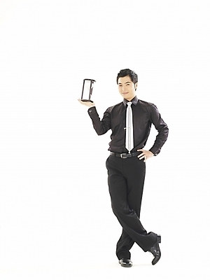 포토 JPG 스튜디오촬영 모델 직업 남자 포즈 와이셔츠 비즈니스 부분 한명 누끼 사람 상반신 20대 성인 청춘 한국인 시간 직장인 사무원 비즈니스맨 모래시계 남자만 남자한명만 성인남자만 청년만 청년남자만 청년남자한명만 성인한명만 성인남자한명만 성인만 국내포토 1 모래 시계 컨셉 셔츠 실내 동양인 청년 파일형식