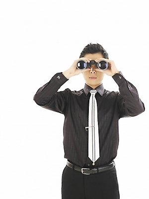 포토 JPG 스튜디오촬영 전신 모델 직업 남자 포즈 와이셔츠 비즈니스 한명 누끼 사람 20대 성인 청춘 쌍안경 망원경 한국인 직장인 사무원 비즈니스맨 검사_조사 관측 남자만 남자한명만 성인남자만 청년만 청년남자만 청년남자한명만 성인한명만 성인남자한명만 성인만 국내포토 1 컨셉 셔츠 실내 동양인 청년 파일형식