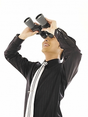 포토 JPG 스튜디오촬영 전신 모델 직업 남자 포즈 와이셔츠 비즈니스 한명 누끼 사람 20대 성인 청춘 쌍안경 망원경 한국인 직장인 사무원 비즈니스맨 검사_조사 관측 남자만 남자한명만 성인남자만 청년만 청년남자만 청년남자한명만 성인한명만 성인남자한명만 성인만 국내포토 1 컨셉 셔츠 실내 동양인 청년 파일형식