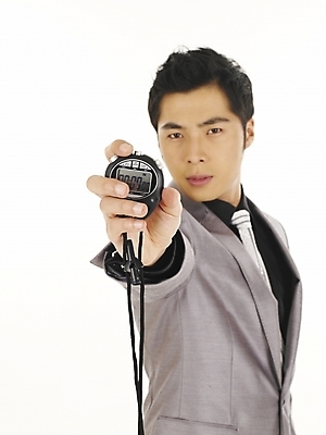 포토 JPG 스튜디오촬영 모델 직업 남자 포즈 비즈니스 부분 한명 누끼 사람 정장 상반신 20대 성인 청춘 한국인 직장인 사무원 비즈니스맨 스톱워치 시간엄수 시간제한 초시계 남자만 남자한명만 성인남자만 청년만 청년남자만 청년남자한명만 성인한명만 성인남자한명만 성인만 국내포토 1 옷 시계 컨셉 실내 동양인 청년 금지 파일형식