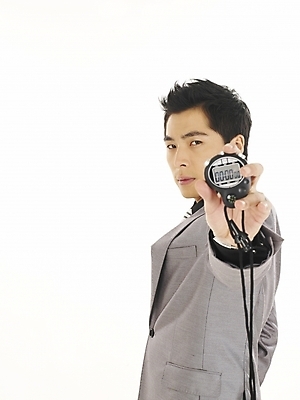 포토 JPG 스튜디오촬영 모델 직업 남자 포즈 비즈니스 부분 한명 사람 정장 상반신 20대 성인 청춘 한국인 직장인 사무원 비즈니스맨 스톱워치 시간엄수 시간제한 초시계 남자만 남자한명만 성인남자만 청년만 청년남자만 청년남자한명만 성인한명만 성인남자한명만 성인만 국내포토 1 옷 시계 컨셉 실내 동양인 청년 금지 파일형식