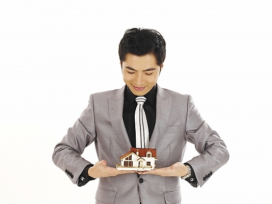 포토 JPG 스튜디오촬영 직업 남자 포즈 비즈니스 부분 부동산 주택 한명 누끼 사람 정장 상반신 20대 성인 청춘 모형 미니어처 한국인 직장인 사무원 비즈니스맨 공인중개사 부동산전문가 남자만 남자한명만 성인남자만 청년만 청년남자만 청년남자한명만 성인한명만 성인남자한명만 성인만 국내포토 1 옷 컨셉 실내 동양인 청년 건물 재산 전문직 파일형식