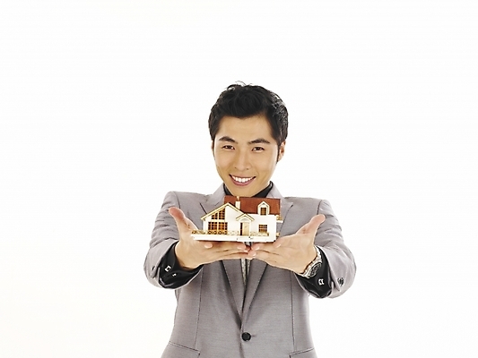 포토 JPG 스튜디오촬영 직업 남자 포즈 비즈니스 부분 부동산 주택 한명 누끼 사람 정장 상반신 20대 성인 청춘 모형 미니어처 한국인 직장인 사무원 비즈니스맨 공인중개사 부동산전문가 남자만 남자한명만 성인남자만 청년만 청년남자만 청년남자한명만 성인한명만 성인남자한명만 성인만 국내포토 1 옷 컨셉 실내 동양인 청년 건물 재산 전문직 파일형식