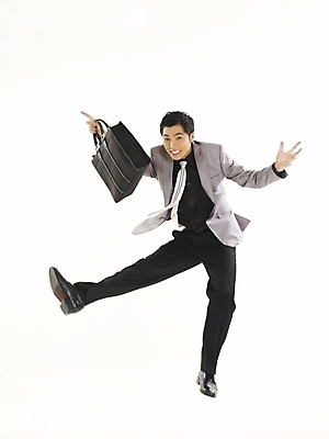 포토 JPG 스튜디오촬영 전신 모델 직업 남자 포즈 서류가방 가방 비즈니스 한명 누끼 사람 정장 20대 성인 청춘 한국인 직장인 사무원 비즈니스맨 남자만 남자한명만 성인남자만 청년만 청년남자만 청년남자한명만 성인한명만 성인남자한명만 성인만 국내포토 1 잡화 옷 컨셉 실내 동양인 청년 파일형식