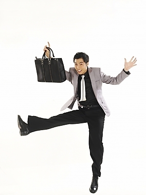 포토 JPG 스튜디오촬영 전신 모델 직업 남자 포즈 서류가방 가방 비즈니스 한명 누끼 사람 정장 20대 성인 청춘 한국인 직장인 사무원 비즈니스맨 남자만 남자한명만 성인남자만 청년만 청년남자만 청년남자한명만 성인한명만 성인남자한명만 성인만 국내포토 1 잡화 옷 컨셉 실내 동양인 청년 파일형식