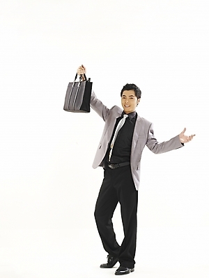 포토 JPG 스튜디오촬영 전신 모델 직업 남자 포즈 서류가방 가방 비즈니스 한명 누끼 사람 정장 20대 성인 청춘 한국인 직장인 사무원 비즈니스맨 남자만 남자한명만 성인남자만 청년만 청년남자만 청년남자한명만 성인한명만 성인남자한명만 성인만 국내포토 1 잡화 옷 컨셉 실내 동양인 청년 파일형식