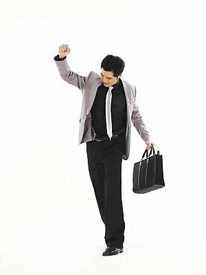 포토 JPG 스튜디오촬영 전신 모델 직업 남자 포즈 서류가방 가방 비즈니스 한명 누끼 사람 정장 20대 성인 청춘 한국인 직장인 사무원 비즈니스맨 남자만 남자한명만 성인남자만 청년만 청년남자만 청년남자한명만 성인한명만 성인남자한명만 성인만 국내포토 1 잡화 옷 컨셉 실내 동양인 청년 파일형식