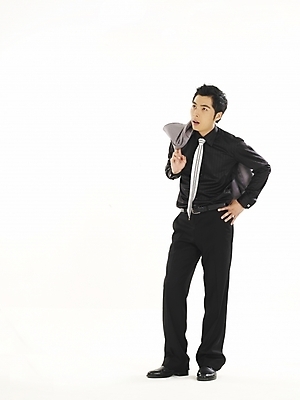 포토 JPG 스튜디오촬영 전신 모델 직업 남자 포즈 비즈니스 한명 누끼 사람 정장 20대 성인 청춘 한국인 직장인 사무원 비즈니스맨 남자만 남자한명만 성인남자만 청년만 청년남자만 청년남자한명만 성인한명만 성인남자한명만 성인만 국내포토 1 옷 컨셉 실내 동양인 청년 파일형식