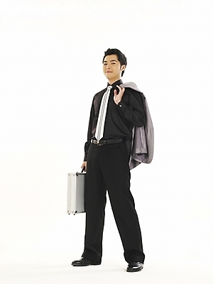 포토 JPG 스튜디오촬영 전신 모델 직업 남자 포즈 서류가방 가방 비즈니스 한명 누끼 사람 정장 20대 성인 뒷모습 청춘 한국인 직장인 사무원 비즈니스맨 실패 좌절 기밀가방 부정적 남자만 남자한명만 성인남자만 청년만 청년남자만 청년남자한명만 성인한명만 성인남자한명만 성인만 국내포토 1 잡화 옷 감정 뷰포인트 컨셉 실내 동양인 청년 파일형식