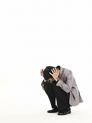 포토 JPG 스튜디오촬영 전신 직업 남자 포즈 비즈니스 한명 누끼 사람 정장 20대 성인 청춘 한국인 직장인 사무원 비즈니스맨 실패 좌절 부정적 남자만 남자한명만 성인남자만 청년만 청년남자만 청년남자한명만 성인한명만 성인남자한명만 성인만 국내포토 1 옷 감정 컨셉 실내 동양인 청년 파일형식