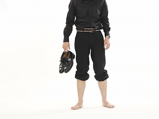 포토 JPG 스튜디오촬영 모델 직업 남자 구두 포즈 신발 와이셔츠 비즈니스 맨발 한명 사람 20대 성인 뒷모습 청춘 자유 직장인 사무원 비즈니스맨 탈출 정장구두 남자만 남자한명만 성인남자만 청년만 청년남자만 청년남자한명만 성인한명만 성인남자한명만 성인만 국내포토 1 뷰포인트 컨셉 셔츠 발 실내 청년 파일형식