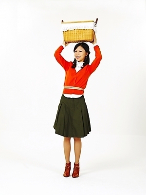 포토 JPG 스튜디오촬영 전신 모델 여자 포즈 한명 누끼 사람 20대 성인 쇼핑 청춘 바구니 한국인 여자만 여자한명만 성인여자만 청년만 청년여자만 성인한명만 청년여자한명만 성인여자한명만 성인만 국내포토 1 컨셉 실내 동양인 청년 파일형식